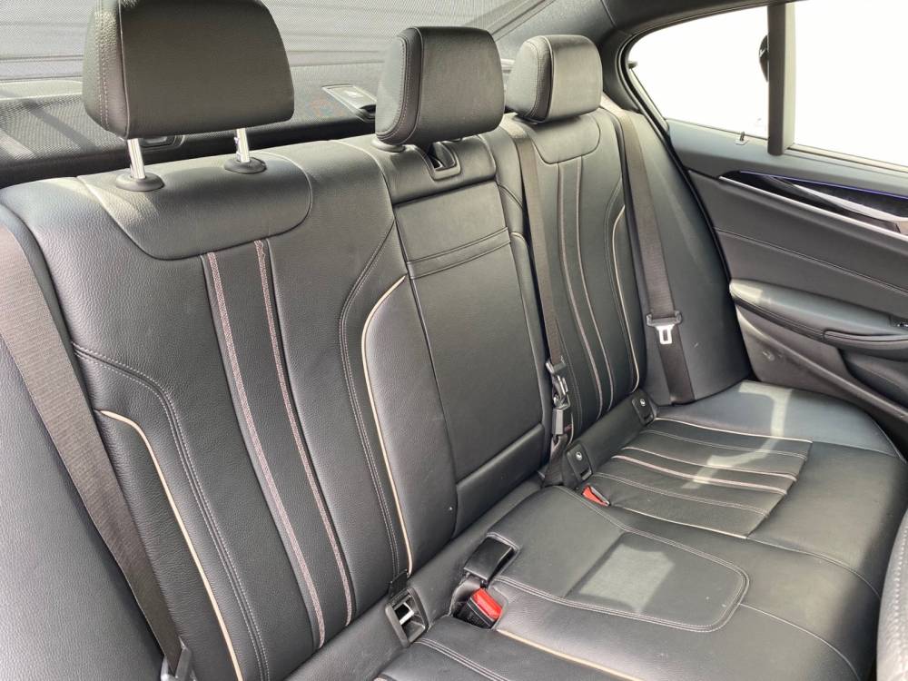 intérieur-voiture-luxe