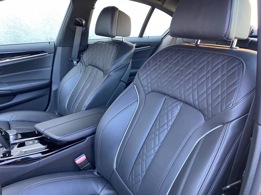 intérieur-voiture-luxe