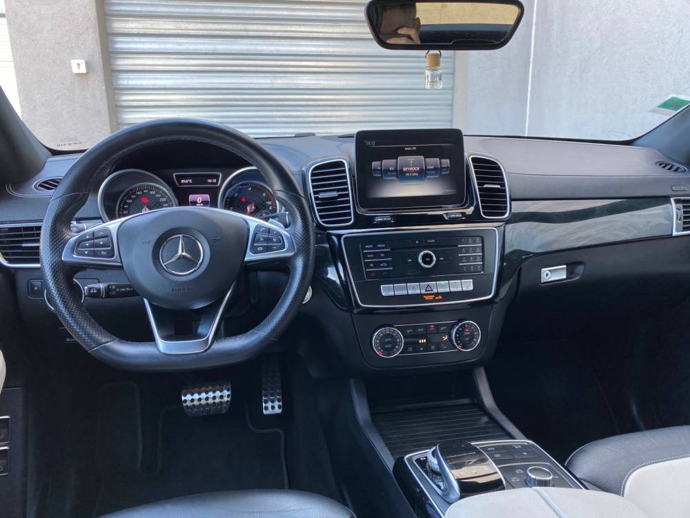 intérieur-voiture-luxe